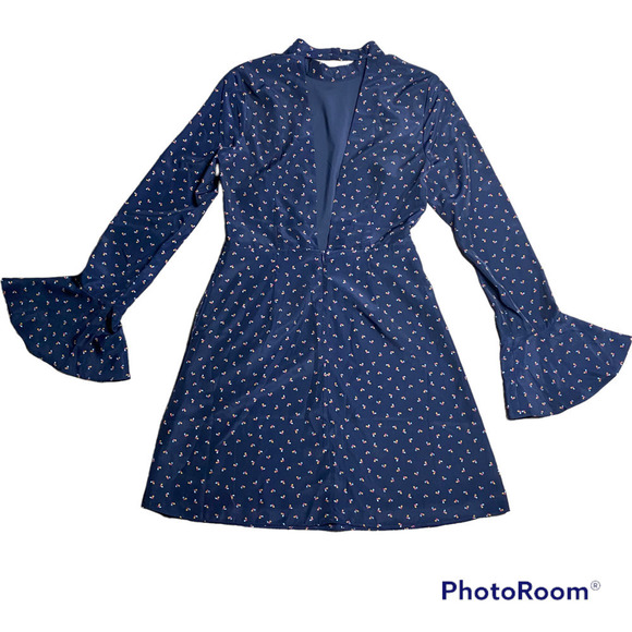 JOA J.O.A REVOLVE Bell Sleeve Open Back Dress Navy Geometric sz Small - Picture 5 of 13